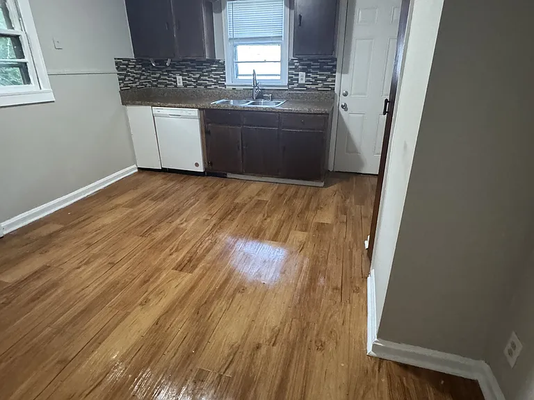 1613 Dorchester Ave — Photo 3