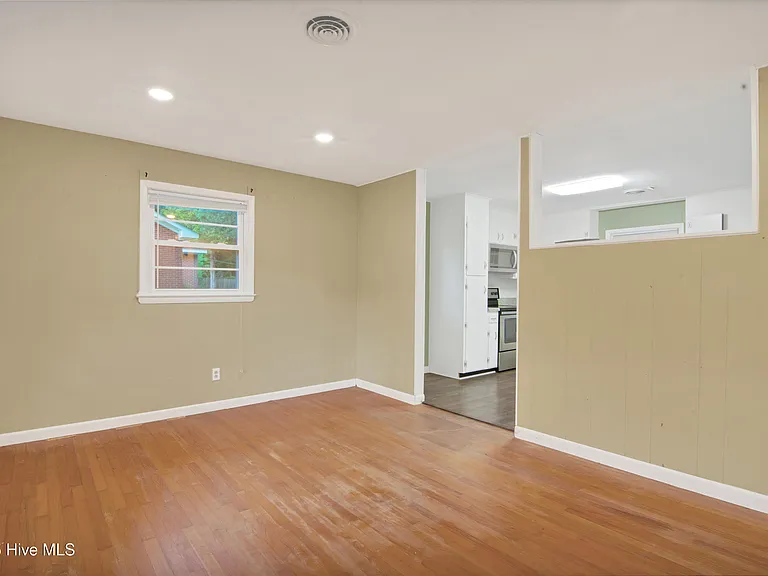 300 Long Acres Dr — Photo 4