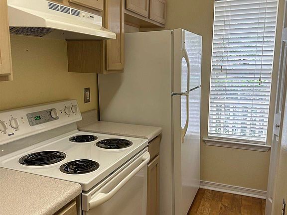 4th image of 2325 Trailwood Dr