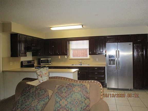 3rd image of 1702 Palisades Dr