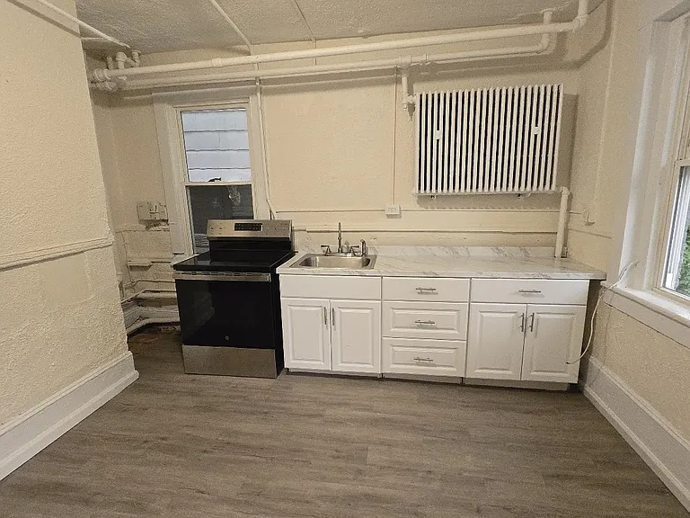 144 Montgomery St #1B — Photo 1