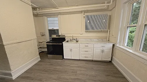 144 Montgomery St #1B Photo 1