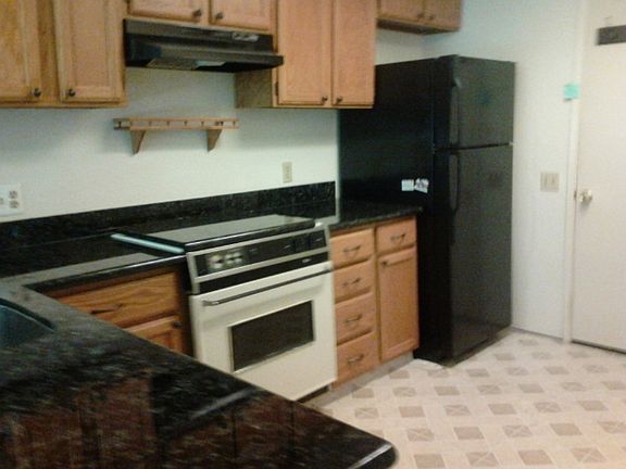 5th image of 5226 Hemlock St APT 19