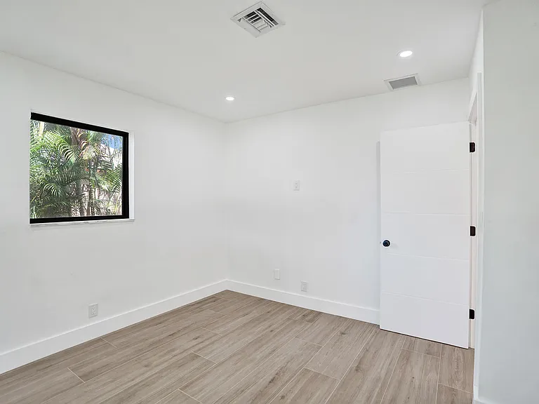 1250 SW 4th St — Photo 32