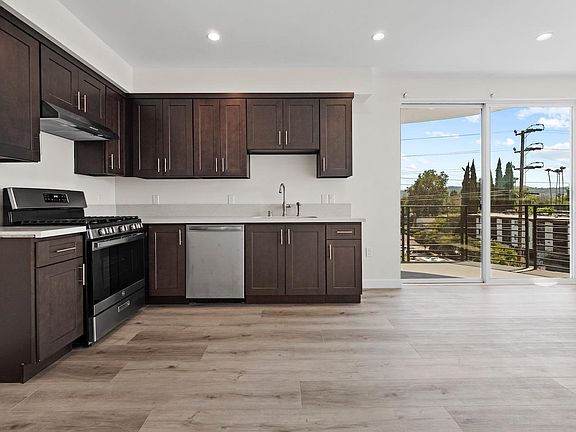5th image of 12147 Magnolia Blvd #312