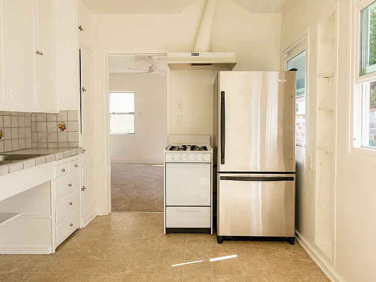 52 W Center St #B — Photo 17