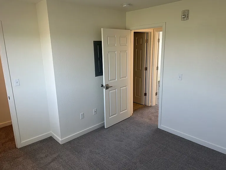 445 Southwest Blvd #11 — Photo 9