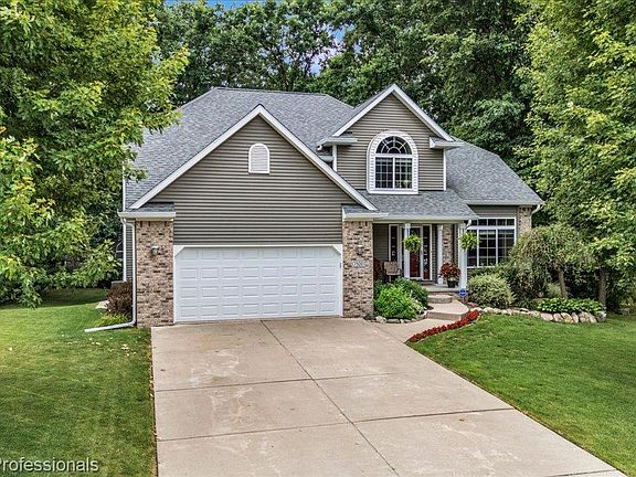 4th image of 7520 Paradise Dr