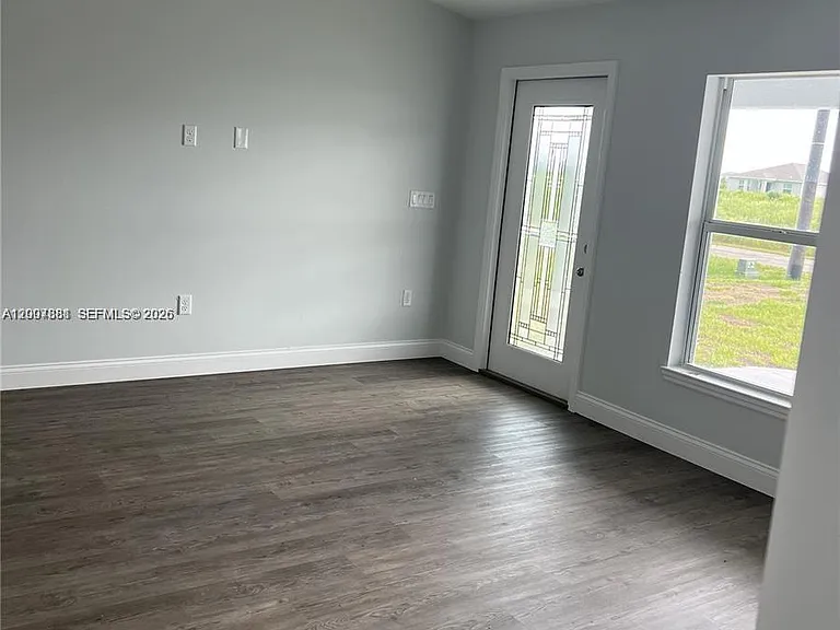 634 Royce Rd — Photo 2