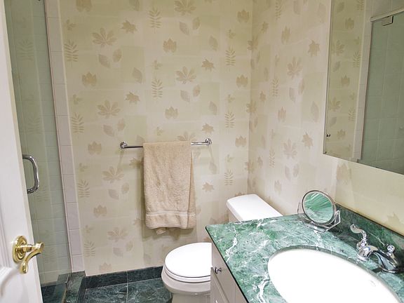5th image of 54 Willow St #Rr