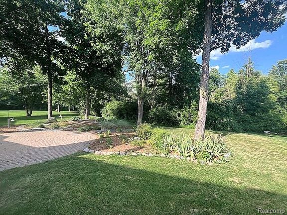 2nd image of 45926 Riverview Ct