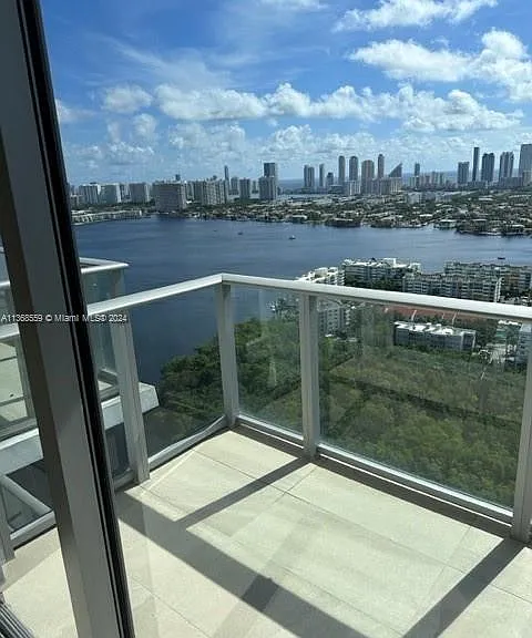 16385 Biscayne Blvd #7 — Photo 36