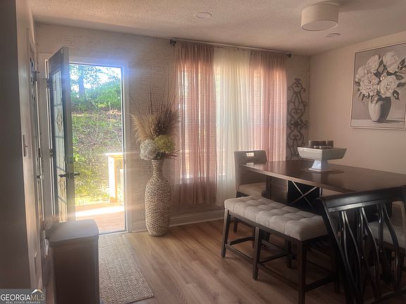4th image of 152 Crest Mont Dr