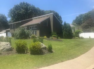 1 Pheasant Ct, Cranston, RI 02920