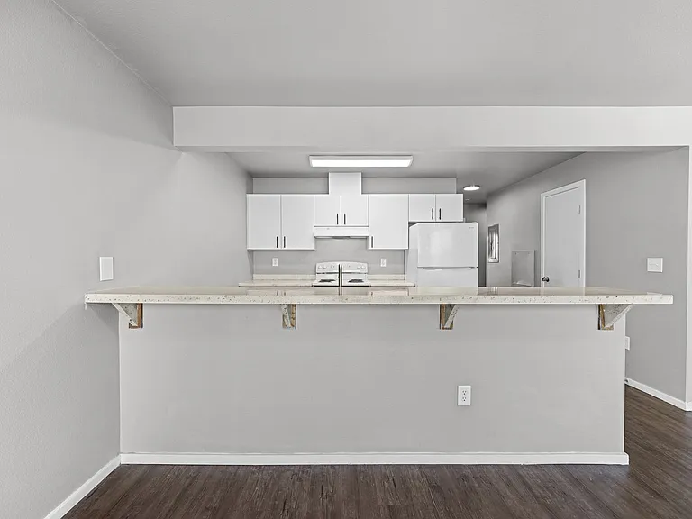 Gateway Crossing Apartments — Photo 9