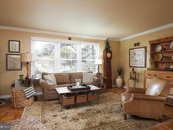 2nd image of 649 Azalea Dr APT 4