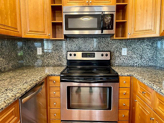 2nd image of 101 N Lakeside Dr APT 1