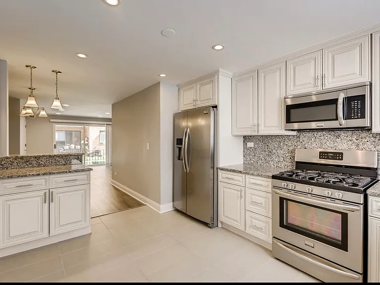 8428 W Catalpa Ave #301 — Photo 13
