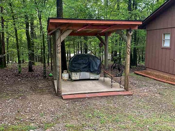 5th image of 46 Hickory Hill Ln