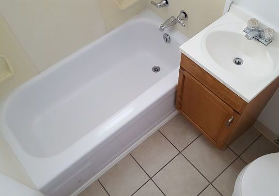 5th image of 305 S 28th St APT 3