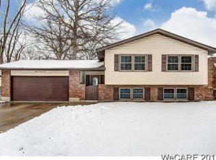 3074 Canterbury Dr, Lima, OH 45805