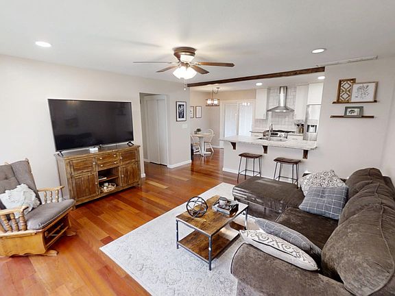 2nd image of 1507 Canterbury Dr