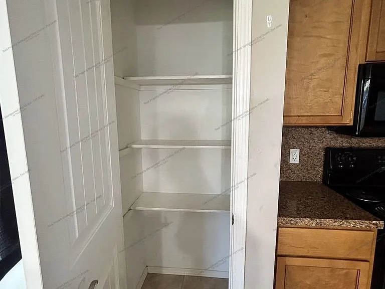 304 Bordeaux Cir — Photo 8