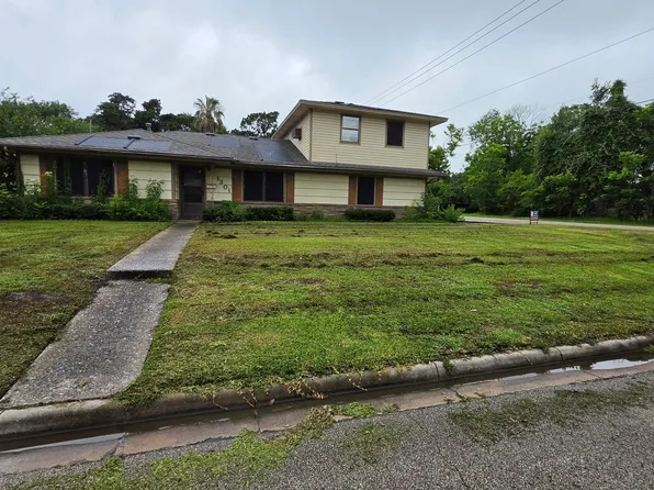 1301 Olive St, Baytown, TX 77520