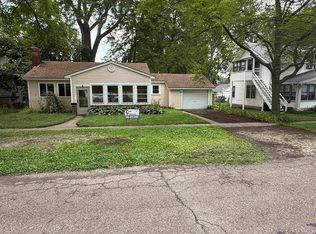 1207 Clinton St, Algonac, MI 48001