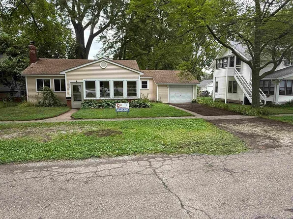 1207 Clinton St, Algonac, MI 48001