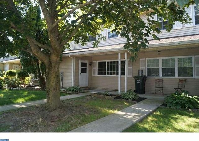 1st image of 210 Carlyn Ct