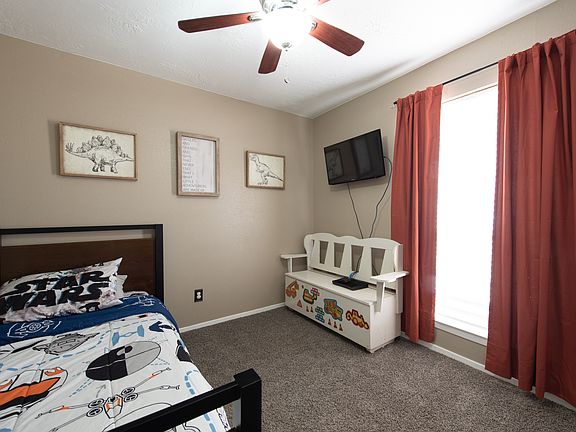 3rd image of 3404 Willowglen Dr