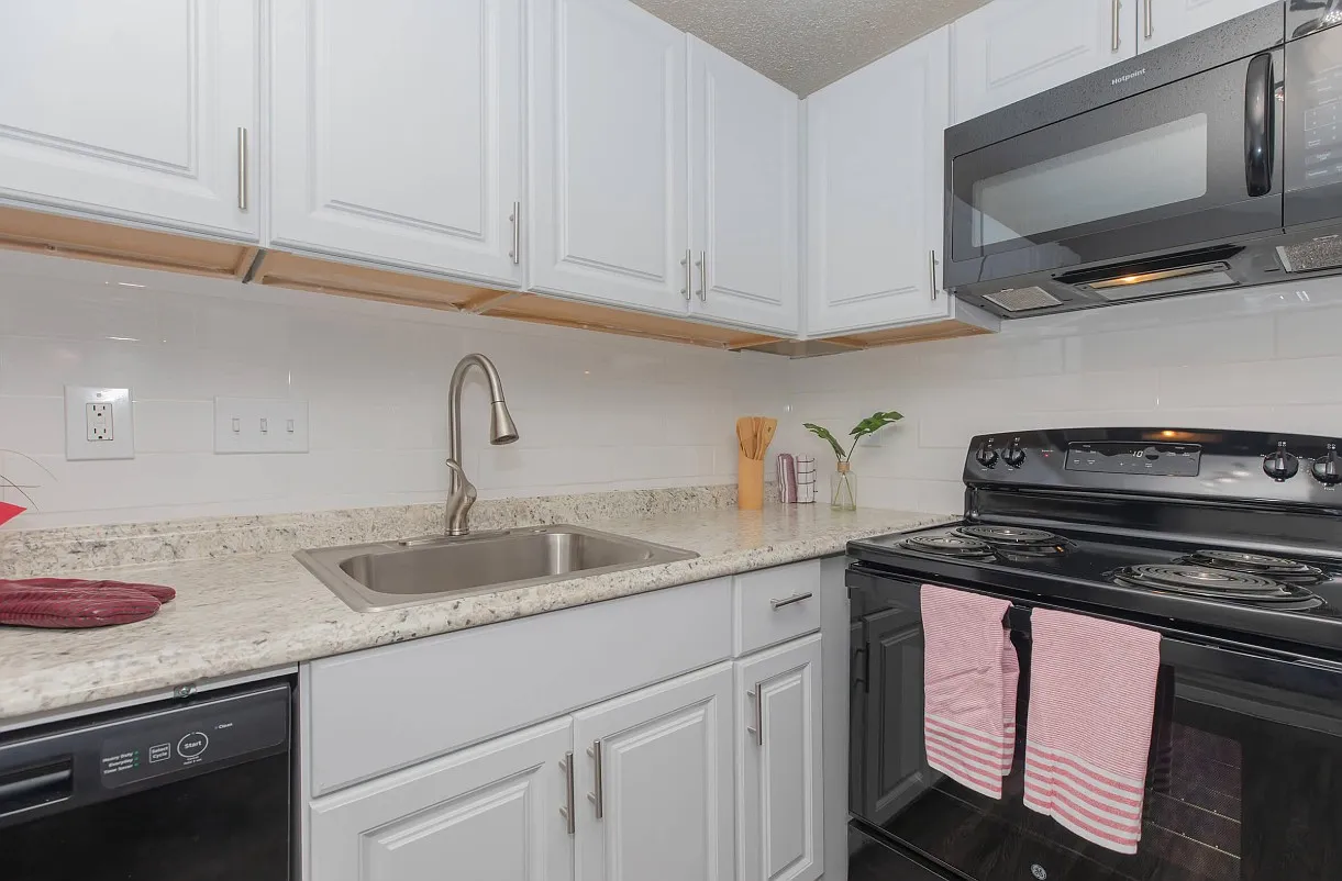 Arbor Trails Apartment Homes — Photo 3