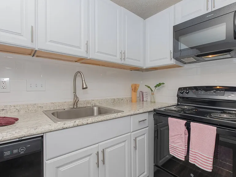 Arbor Trails Apartment Homes — Photo 2