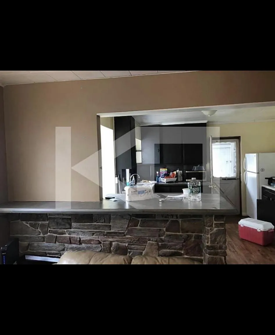 6 bed, 2335 sqft, $4,200 — Photo 1