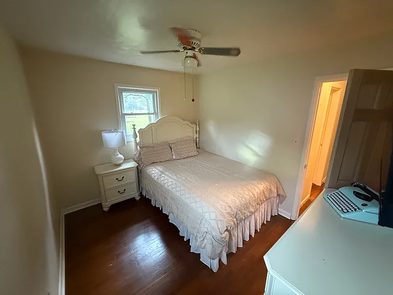 1497 Eastview Dr — Photo 4
