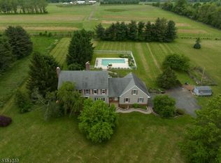 88 Locust Grove Rd, Pittstown, NJ 08867