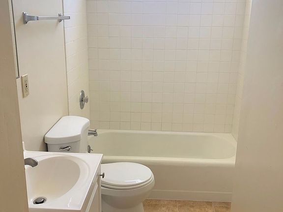 5th image of 4220 Campus Ave APT 3