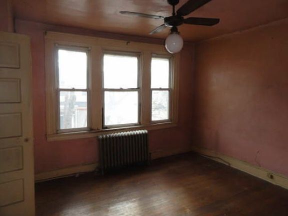 3rd image of 5657 Beaumont Ave