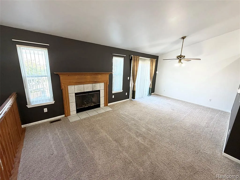 3 bed, 2.5 bath, 2569 sqft, $2,600 — Photo 4