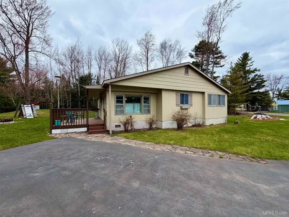 13926 Jurmu Rd, Baraga, MI 49908
