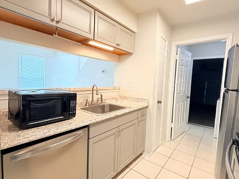6321 Waddesdon Wood — Photo 9