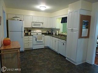 4th image of 712 Dixon Dr