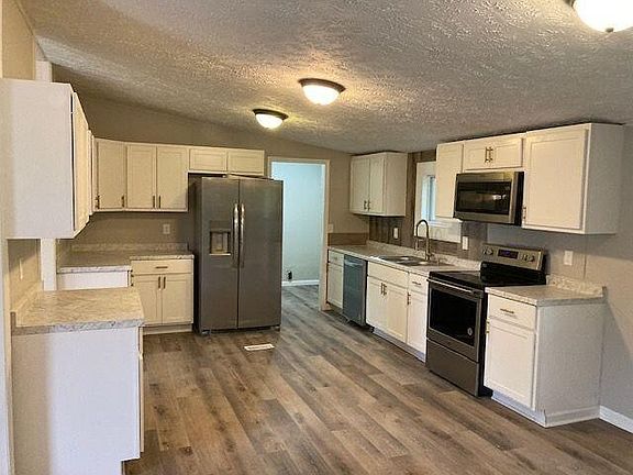 3rd image of 157 Wesley Ct SE