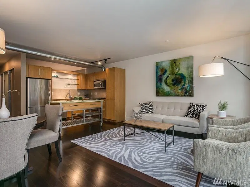 530 Broadway E — Photo 4
