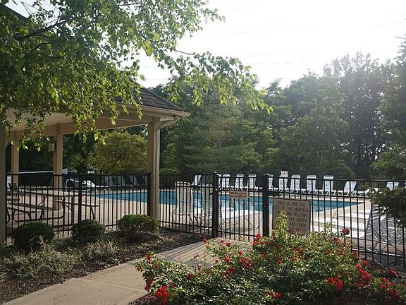 3rd image of 210 Heritage Green Dr