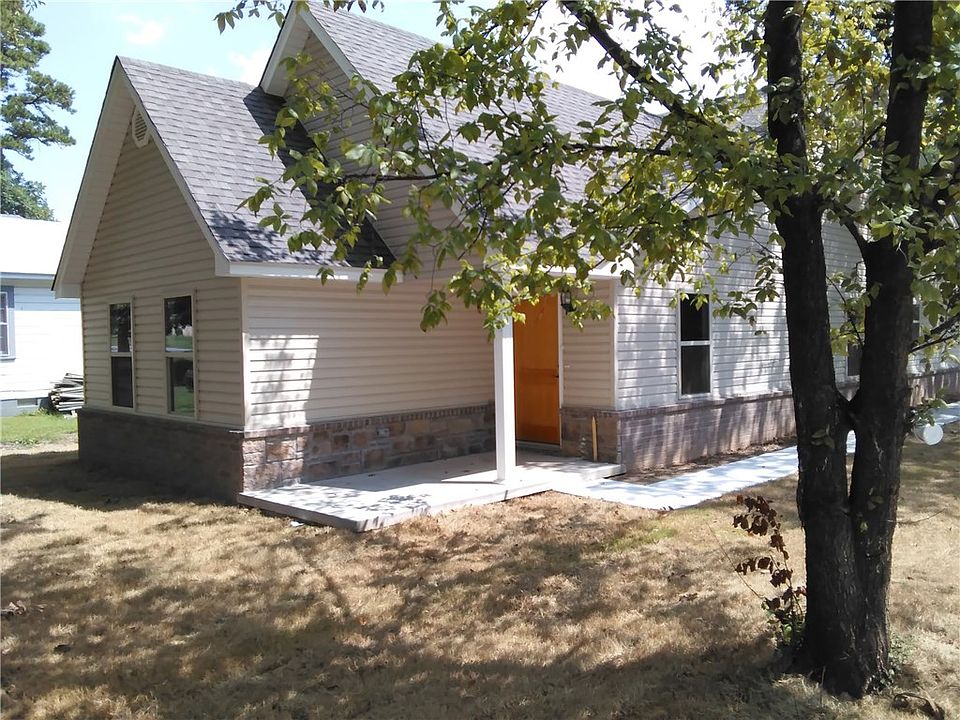 1st image of 102 N 15th St