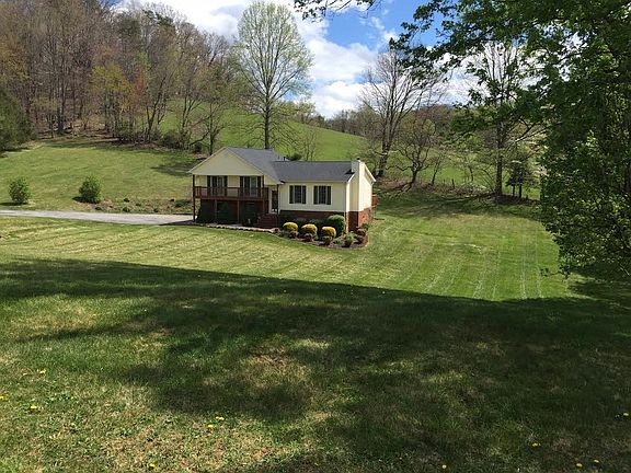 3rd image of 422 Greenbrook Cir