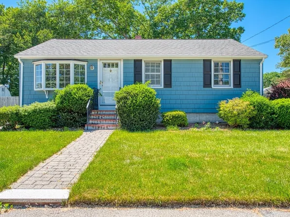 31 Rindone St, Holbrook, MA 02343
