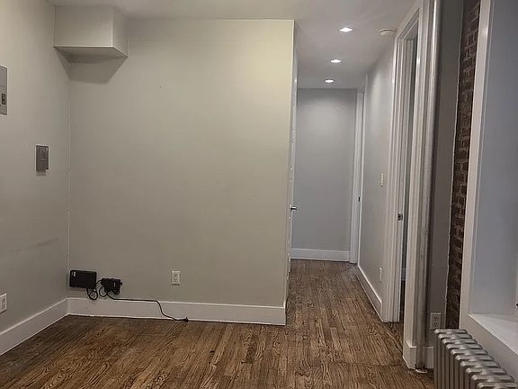 3rd image of 934 Myrtle Ave APT 1